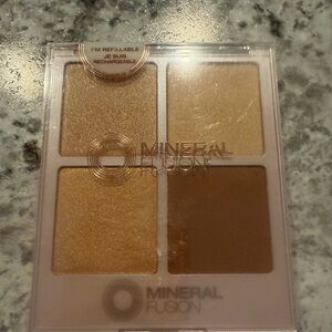 Mineral Fusion Bronzer Palette